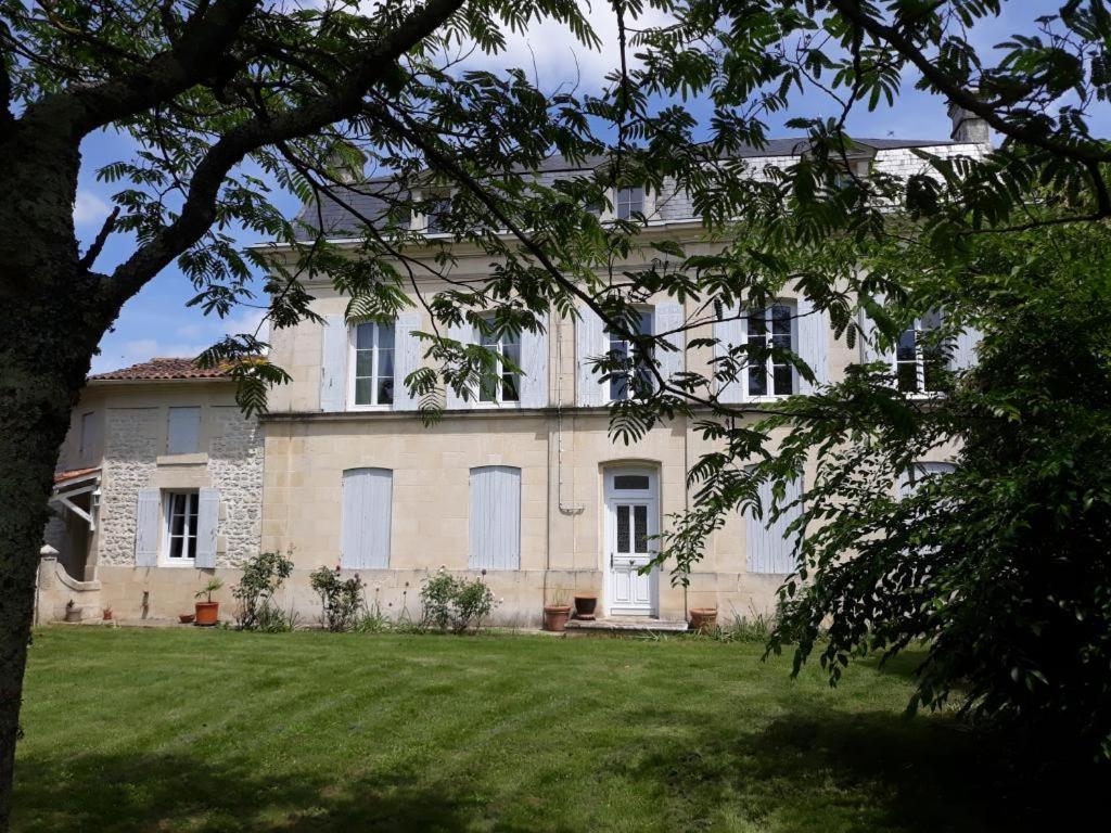 Le Domaine De Bellevue Bed & Breakfast Tanzac Exterior photo